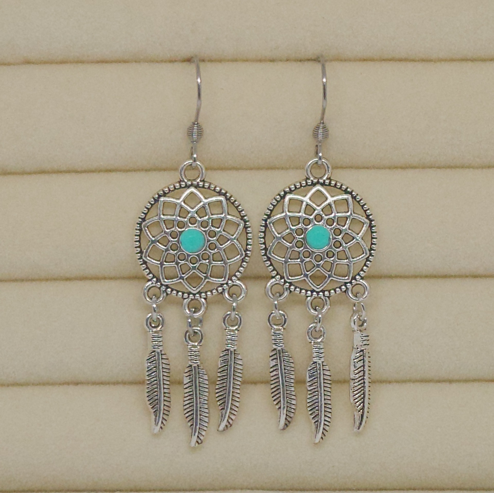 BOHEEMIT JA ETNISET KORVIKSET